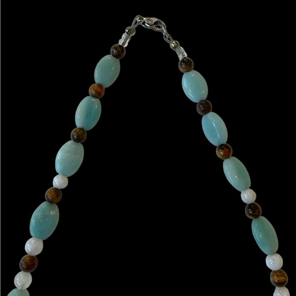 One of a kind Genuine Chalcedony hand carved wolf necklace - Picture 6 of 6